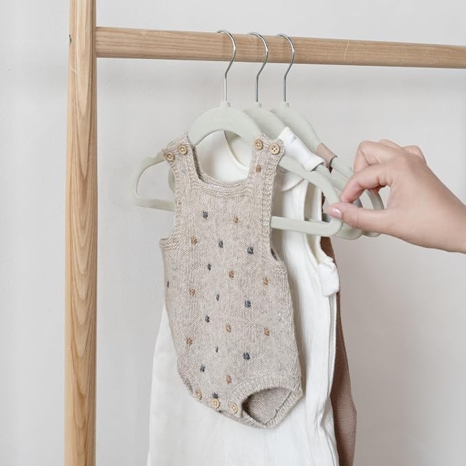 3 Sprouts Velvet Baby Hangers, Non Slip Slim, Green, 30 Pack | Non-slip velvet, Notched shoulders, 360-degree swivel hook, 11.75 x 8 in, Infant and toddler clothes, Soft colors for nursery - Image 5